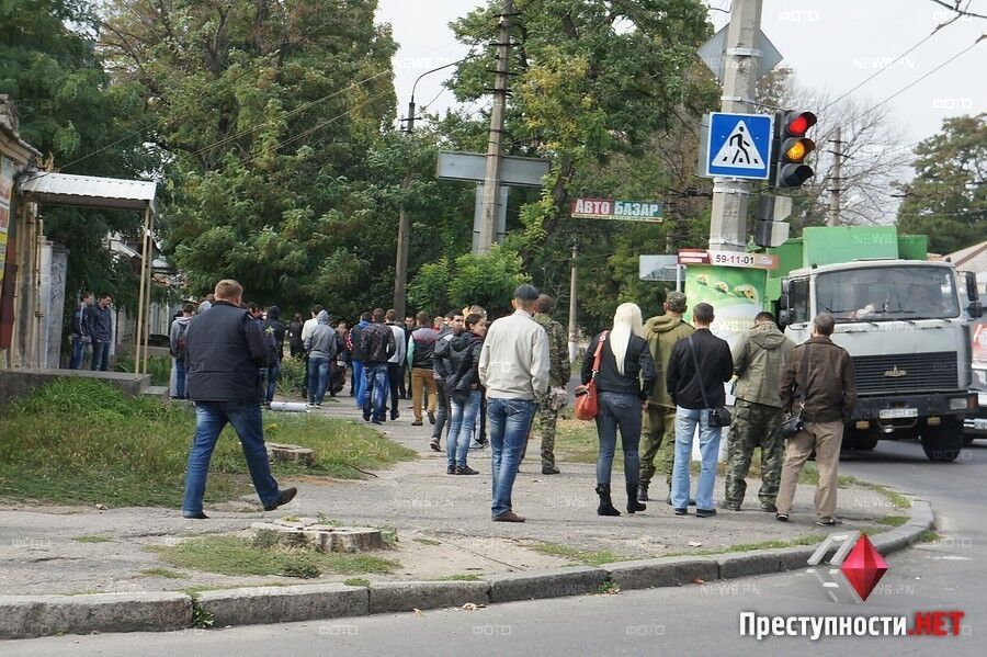 В Николаеве малоизвестная партия согнала подростков и пенсионеров на митинг "За мир"