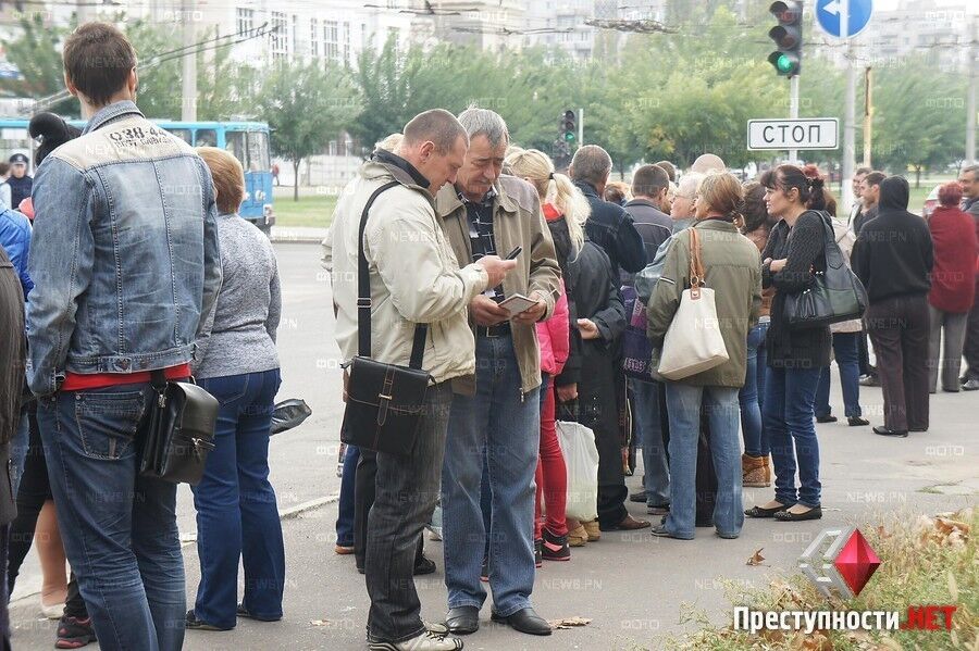 В Николаеве малоизвестная партия согнала подростков и пенсионеров на митинг "За мир"