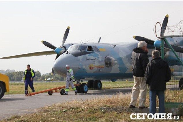 Волонтеры отремонтировали и передали армии военный самолет "Везунчик"