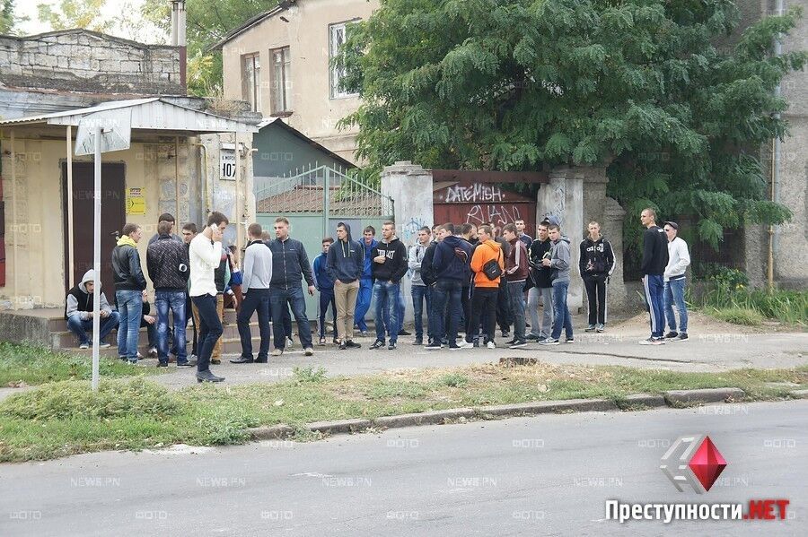 В Николаеве малоизвестная партия согнала подростков и пенсионеров на митинг "За мир"