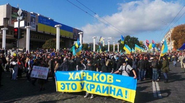 В Харькове собрался многочисленный митинг в поддержку единой Украины