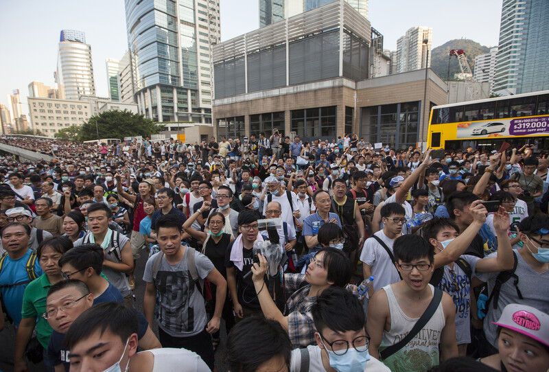 В Гонконге собрался многотысячный митинг за демократические выборы 
