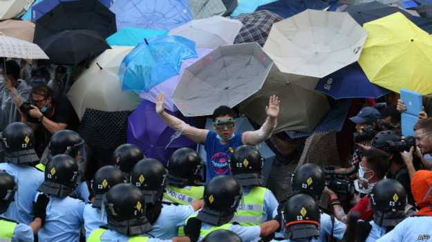 "Майдан" в Гонконге продолжается: тысячи людей, столкновения с полицией и борьба за демократию
