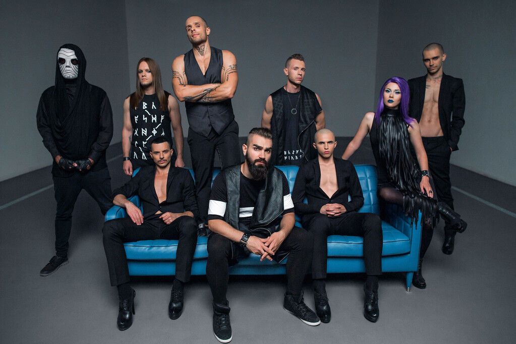 The HARDKISS и KAZAKY представили совместное видео "Strange Moves"