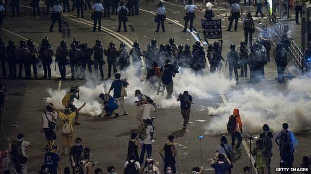 "Майдан" в Гонконге продолжается: тысячи людей, столкновения с полицией и борьба за демократию