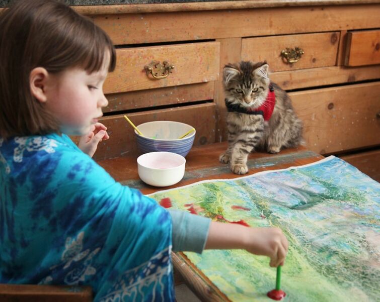 5-летняя девочка-аутист рисует удивительно атмосферные картины