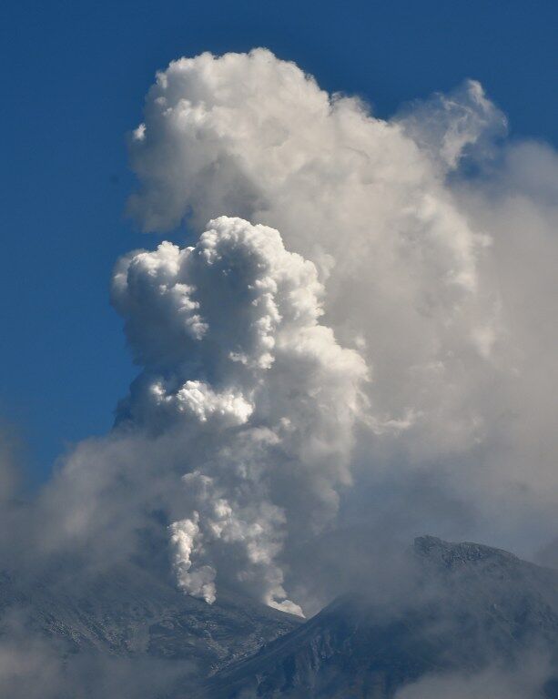 В Японии разбираются с последствиями извержения вулкана