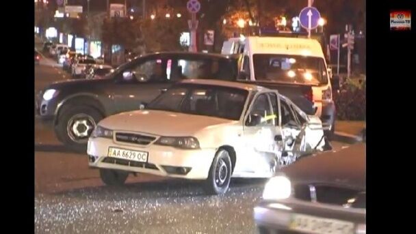 Водитель "Мерседеса" устроил гонки в центре Киева: 4 человека в больнице. Опубликованы фото аварии