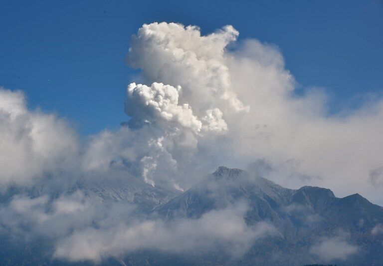 В Японии разбираются с последствиями извержения вулкана