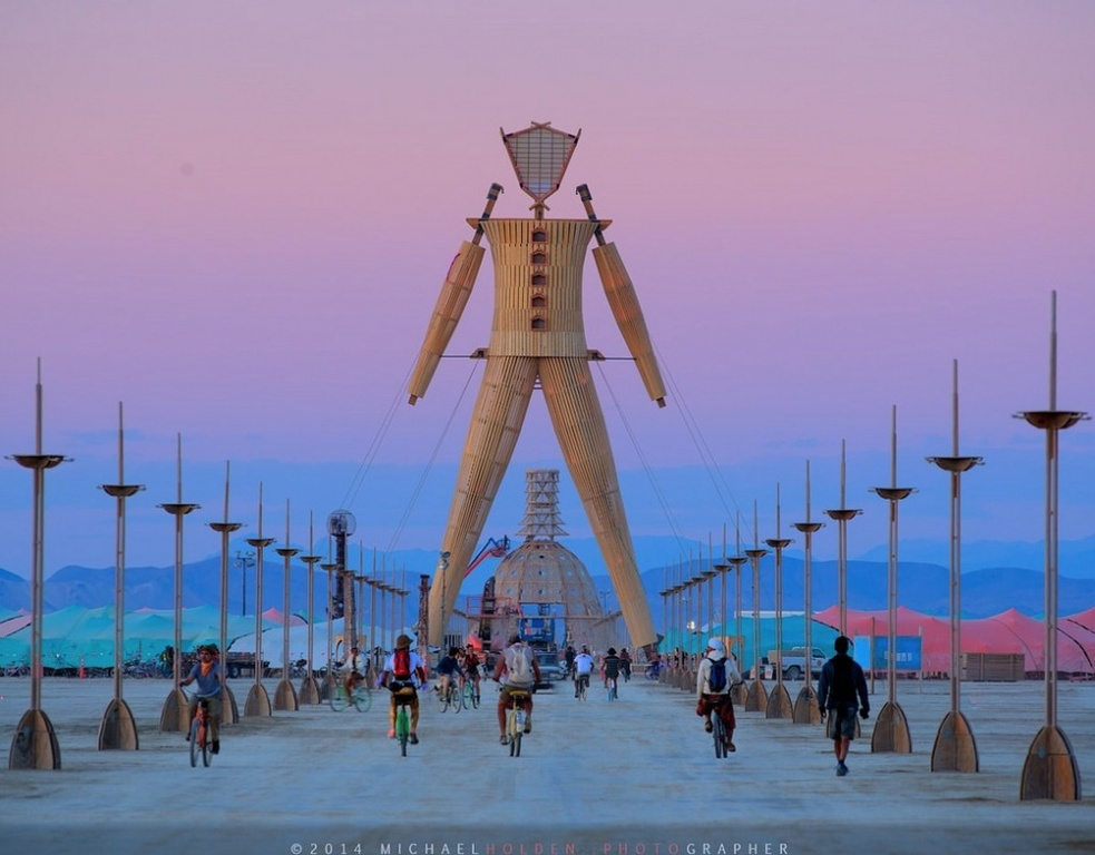 Арт-фестиваль Burning Man: праздник красок, цвета и огня