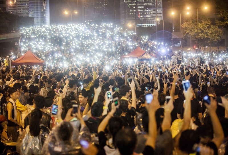 Количество протестующих в Гонконге растет с каждой минутой