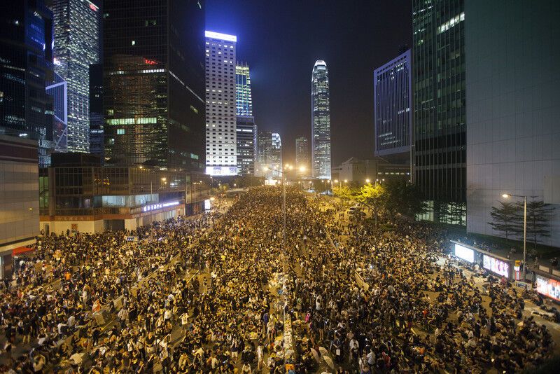 На гонконгском "Майдане" ранили более полсотни протестующих