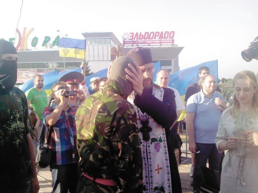 Тысячи мариупольцев вышли на митинг за мир в Украине: мы слишком долго молчали, что мы украинцы!