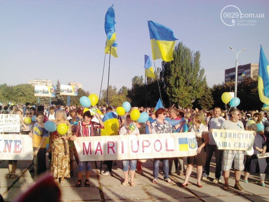 Тысячи мариупольцев вышли на митинг за мир в Украине: мы слишком долго молчали, что мы украинцы!