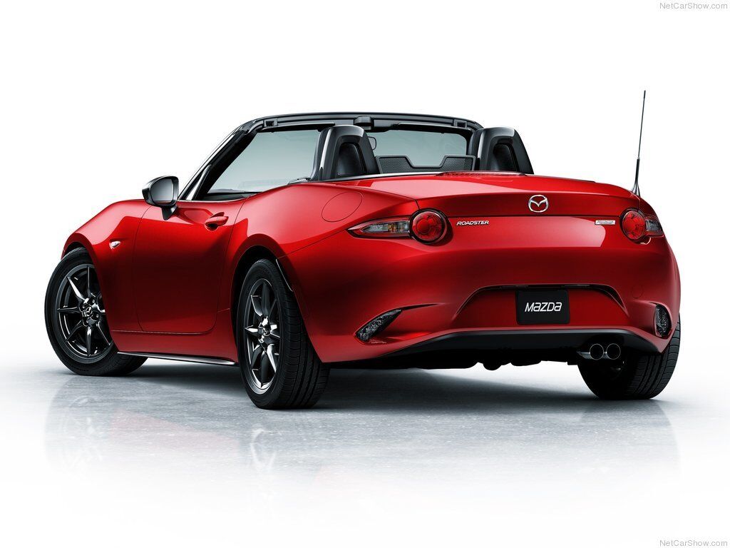 Мазда рассекретила компактный родстер MX-5