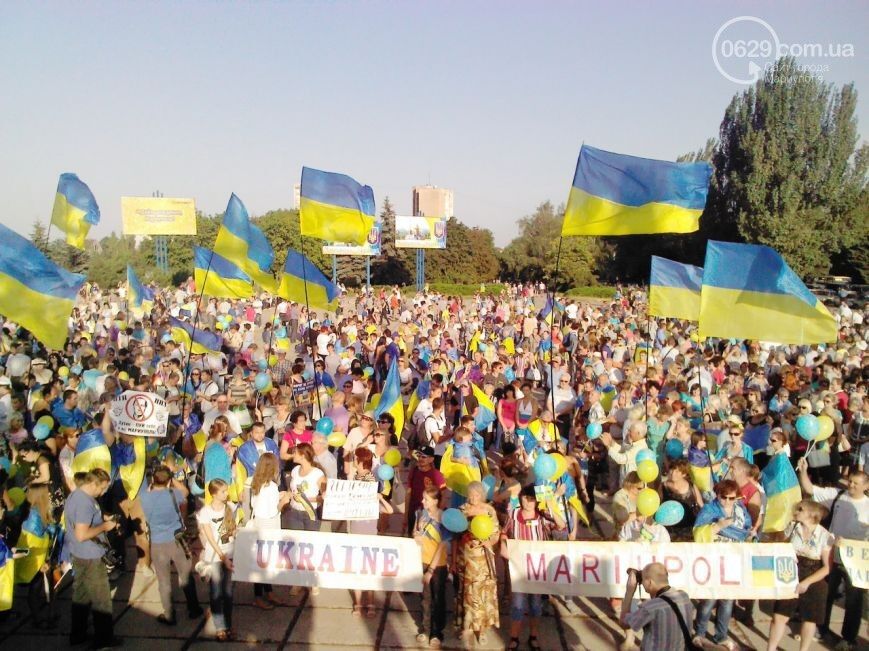Тысячи мариупольцев вышли на митинг за мир в Украине: мы слишком долго молчали, что мы украинцы!
