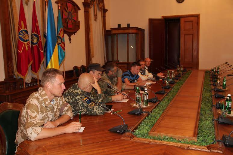 Бойцы батальонов "Донбасс", "Днепр-1" и "Азов" переходят в ряды ВСУ
