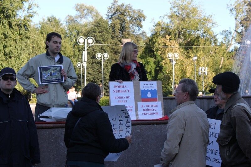 Жители Томска протестовали против войны на Донбассе: хватит кошмарить Украину!