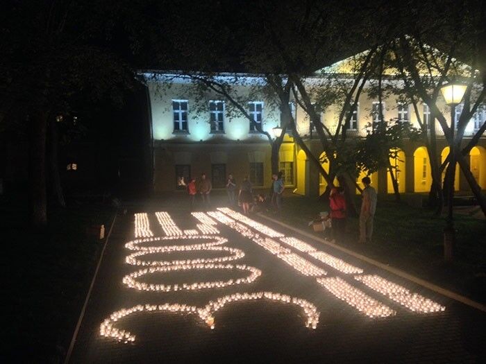 В Москве зажгли тысячи свечей в память о жертвах конфликта в Украине