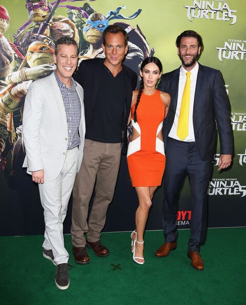 Меган Фокс в оранжевом мини и ее коса на премьере "Черепашек-ниндзя"