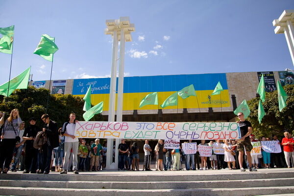 В Харькове не хотят видеть незаконные вооруженные формирования и войну 