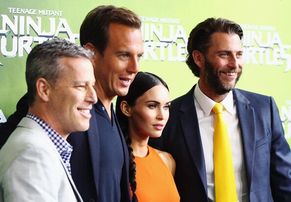 Меган Фокс в оранжевом мини и ее коса на премьере "Черепашек-ниндзя"