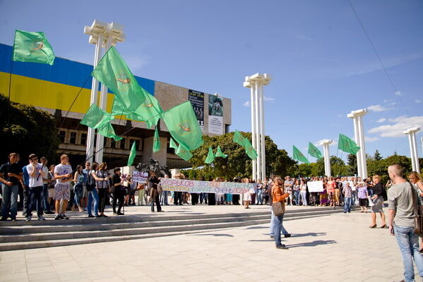 В Харькове не хотят видеть незаконные вооруженные формирования и войну 