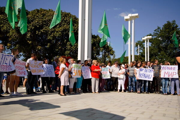 В Харькове не хотят видеть незаконные вооруженные формирования и войну 
