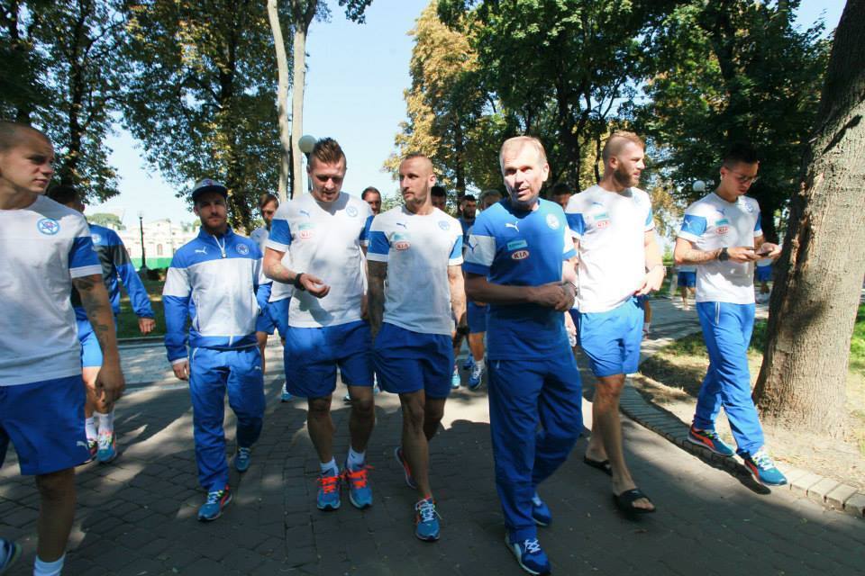 Словацкие футболисты погуляли по Киеву накануне матча Евро-2016