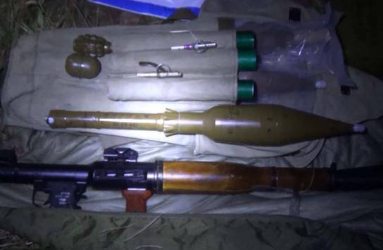 В лесу под Киевом нашли закопанное оружие