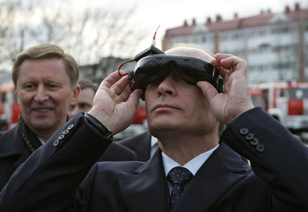 Путін дивиться в світ: кращі фото
