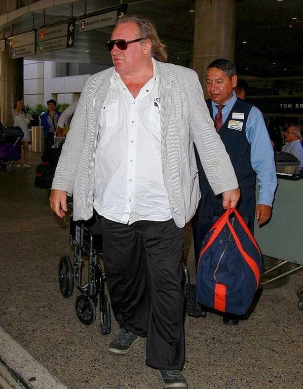 Жерар Депардье был замечен в инвалидном кресле