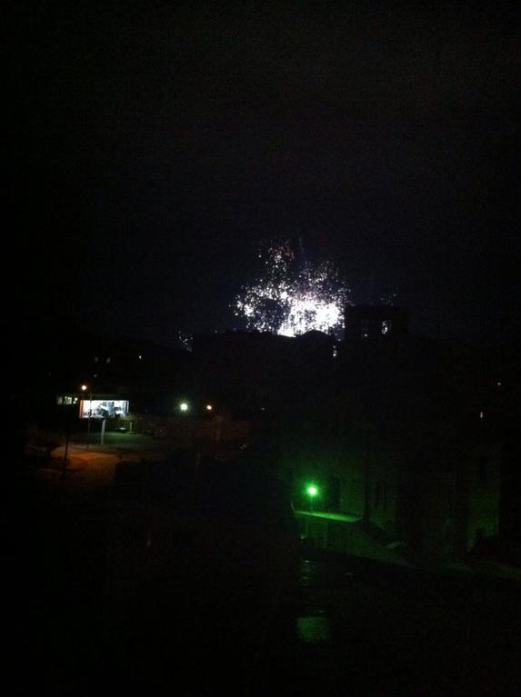 В Донецке ночью жители заметили похожие на фейерверки последствия обстрелов