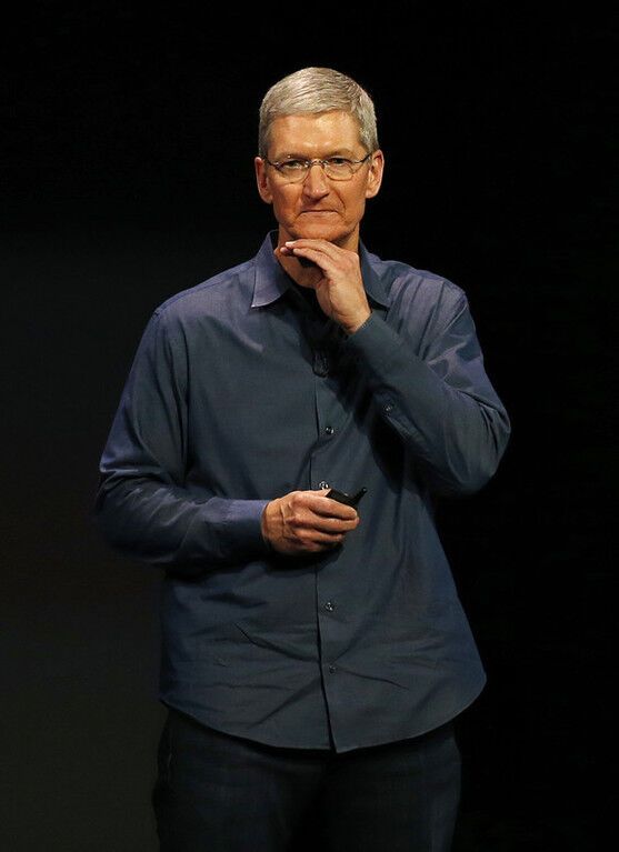 Apple представила два новых iPhone, умные часы iWatch и платежную систему