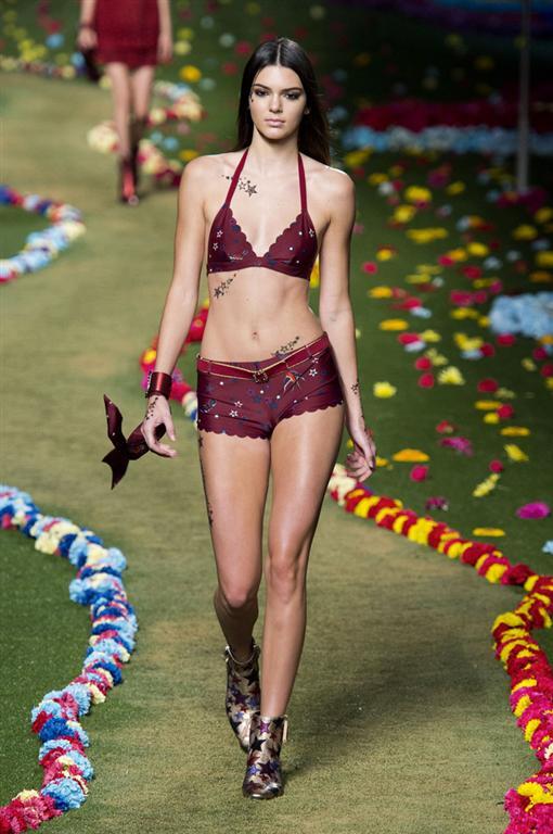 Новая коллекция от Tommy Hilfiger: мир, любовь и рок-н-ролл