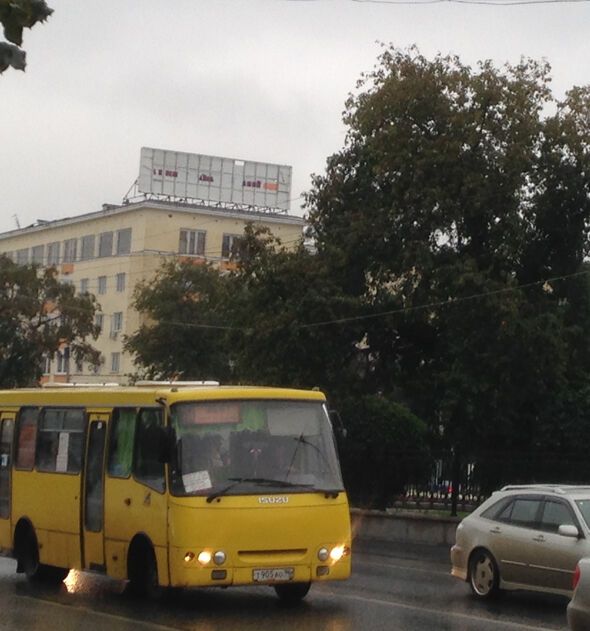 В Екатеринбурге поддержали перемирие на Донбассе баннером на украинском языке