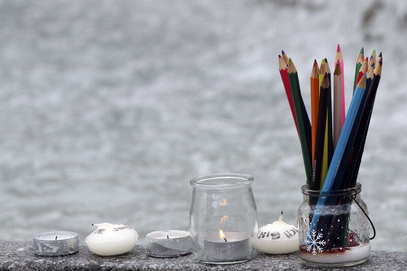 По Франции прошли масштабные шествия в память жертв теракта Charlie Hebdo: опубликованы фото и видео