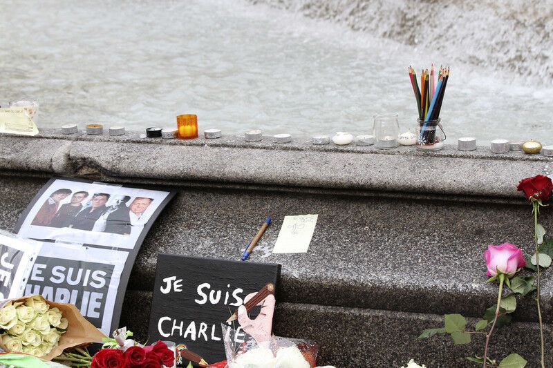 По Франции прошли масштабные шествия в память жертв теракта Charlie Hebdo: опубликованы фото и видео