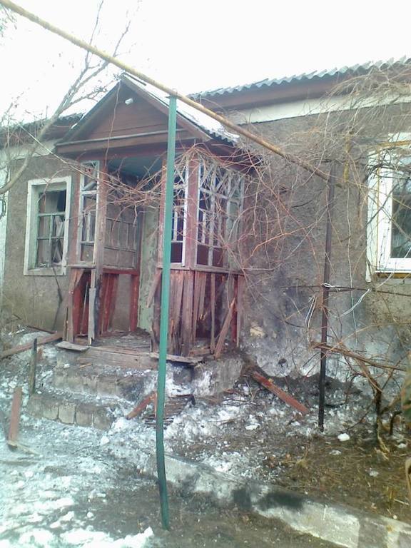 Террористы накрыли "Градами" поселок в Луганской области: погибли две женщины и девочка