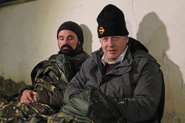 Мэр Лондона и российский миллиардер провели ночь с бездомными