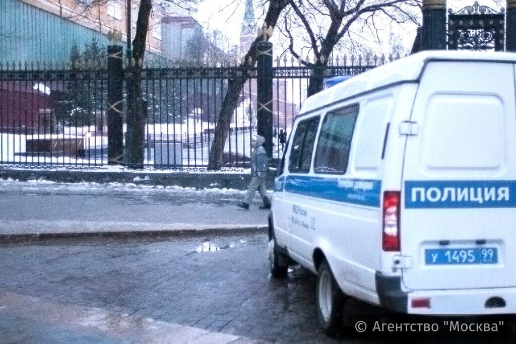Біля стін Кремля чоловік облив себе бензином і пригрозив самоспаленням: опубліковано фото