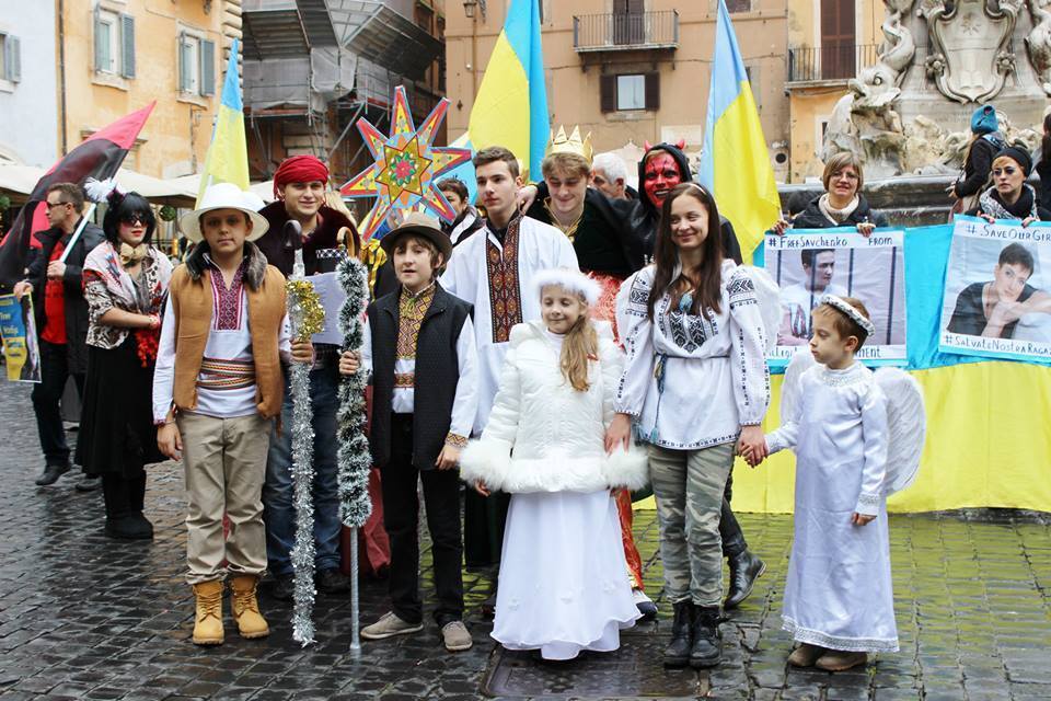 Украинцы в Риме провели акцию в поддержку Савченко и собрали деньги бойцам АТО