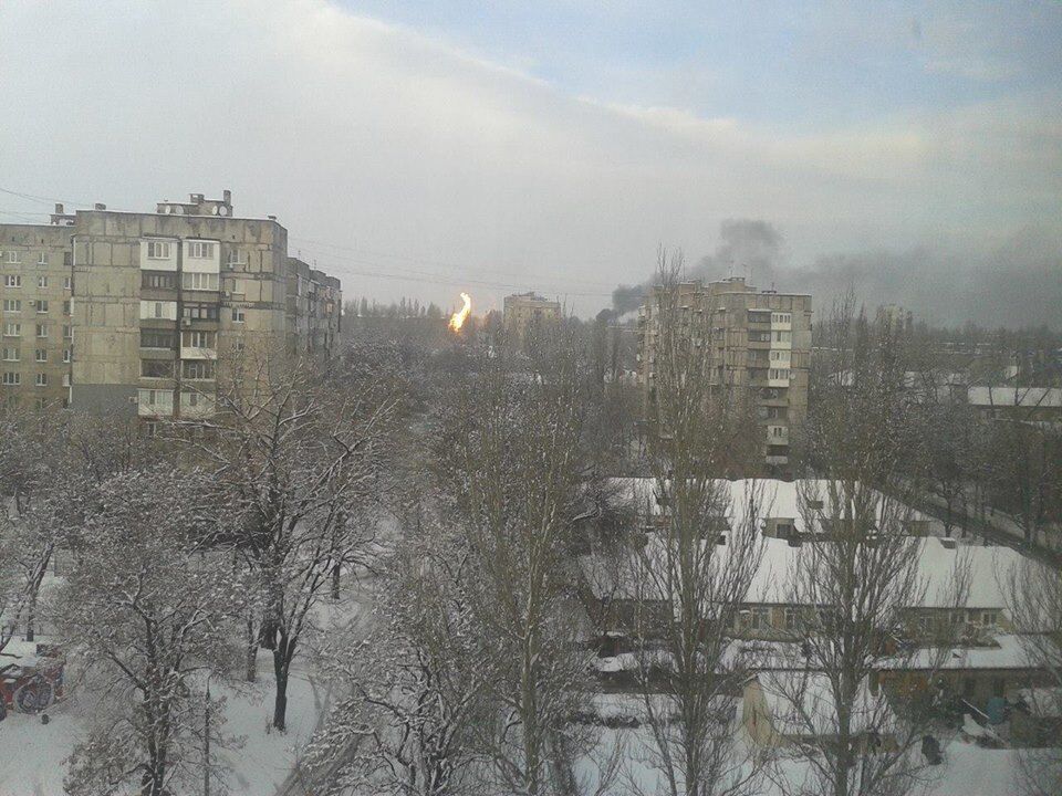 В Донецке из-за попадания снаряда воспламенился газопровод: опубликованы фото и видео