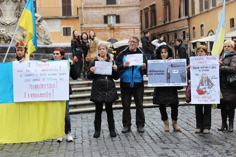 Украинцы в Риме провели акцию в поддержку Савченко и собрали деньги бойцам АТО