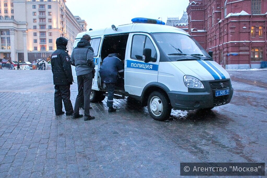 Біля стін Кремля чоловік облив себе бензином і пригрозив самоспаленням: опубліковано фото