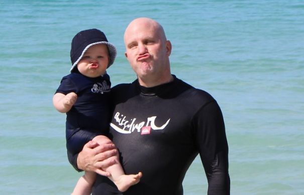 Каков отец, таков и сын: очаровательные фото пап и малышей