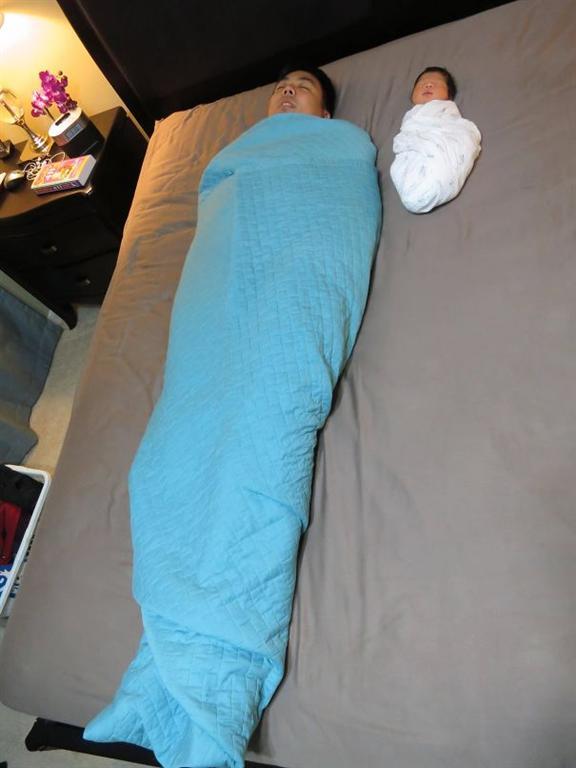 Каков отец, таков и сын: очаровательные фото пап и малышей