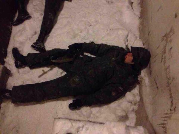 "Киборги" отбились, подступы к аэропорту завалены останками российских военных - журналист. Опубликованы фото