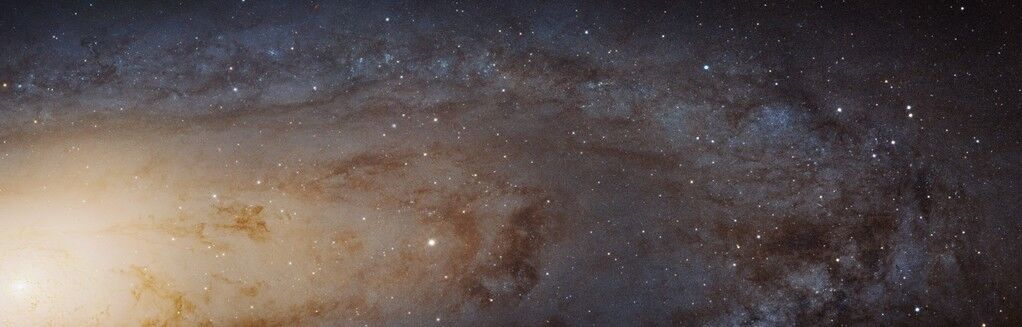 Hubble заснял самую дальнюю спиральную галактику Андромеда