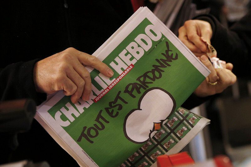 Весь трехмиллионный тираж нового номера Charlie Hebdo раскупили за час: опубликованы фото